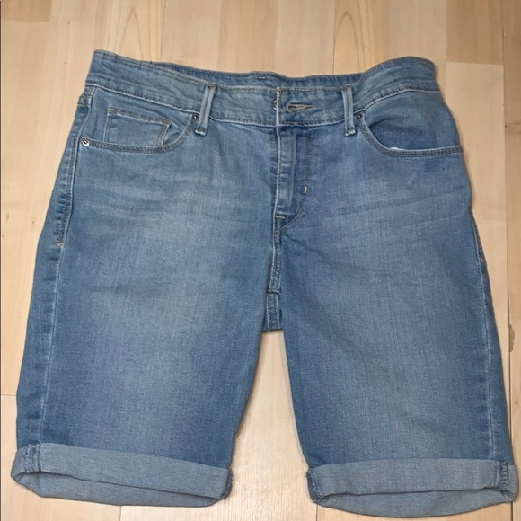 Like new Levi Blue Denim Shorts - Picture 8 of 8